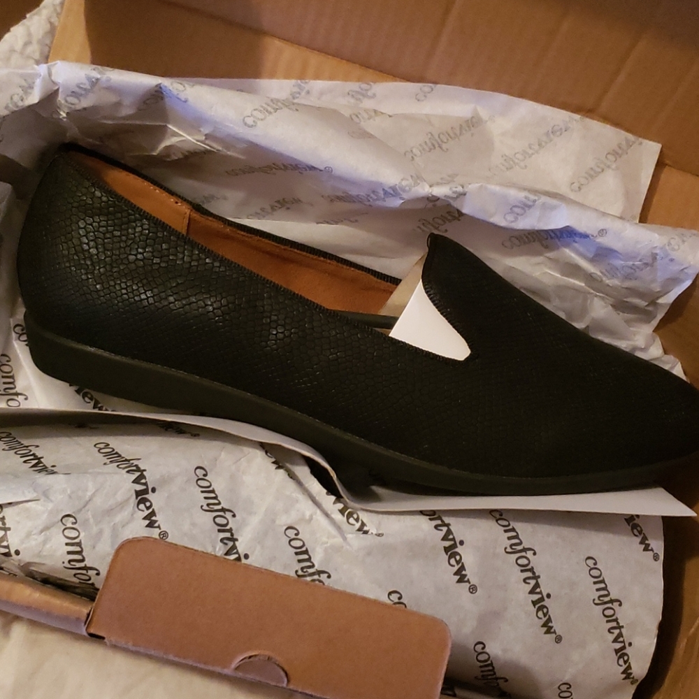 BNIB Comfortview flats Size 9m